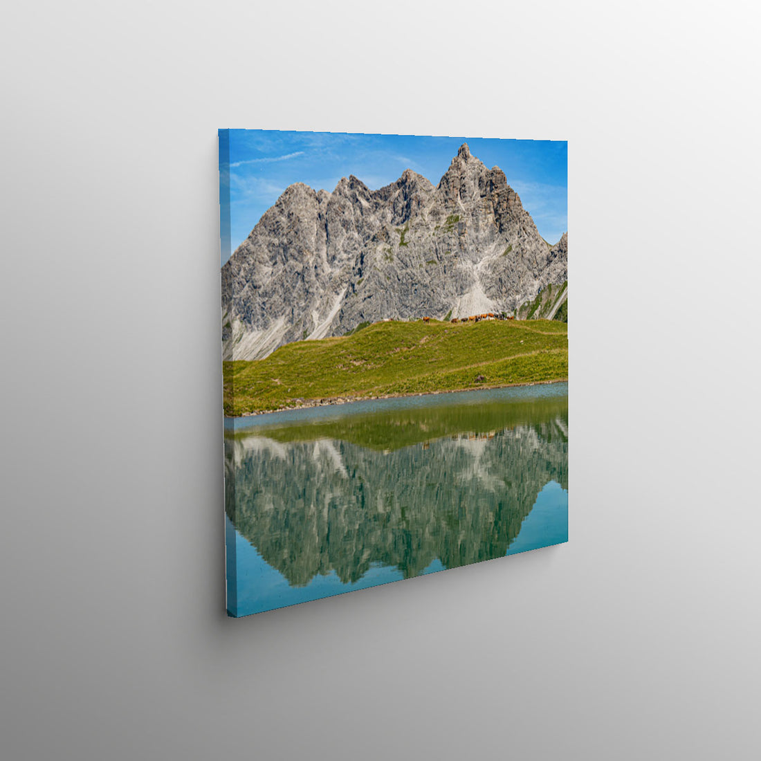 Leinwandbild Quadratisch - Oberallgäuer Bergsee